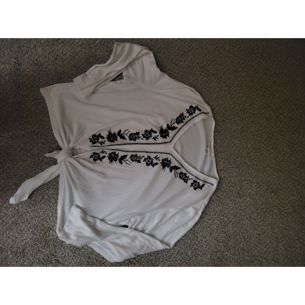 Skye's The Limit White Blouse Black Embroidery Sz Large